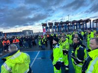 Hamburg limanında işçiler özelleştirmeye karşı grev yapıyor