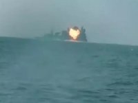 Kızıldeniz'de Liberya bayraklı gemi alev aldı