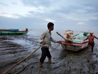 Sri Lanka 14 balıkçıyı gözaltına aldı