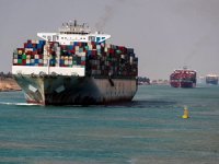 Süveyş Kanalı'ndan geçişler en düşük seviyede!