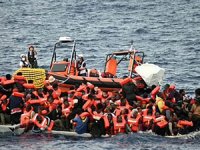 Akdeniz'de batan göçmen teknesinden 49 kişi kurtarıldı