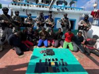 Hindistan donanması, Somalili korsanların esir aldığı mürettebatı kurtardı