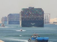 Süveyş Kanalı'na saldırılar gemi sigortalarının fiyatlarını uçurdu
