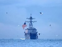 Husiler, İsrail ile ABD gemilerini hedef alıyor