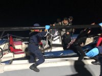 Sürüklenen bottaki 17 kişi kurtarıldı