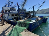 Sezonu kapatan balıkçılar, tekne ve ağ bakım mesaisine başladı