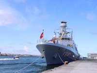 Türkiye'ye ait askeri gemi Mogadişu'da