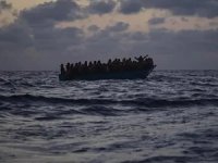 Göçmenleri taşıyan tekne battı: 51 kişi kayıp