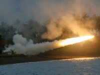 ABD, Avustralya ve Filipinler düşmana ait gemiyi batırdı