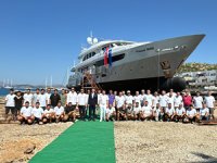 Bodrum'da yapımı tamamlanan 42 metrelik lüks yat törenle denize indirildi
