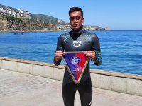 Üsteğmen Karaburun’dan Foça’ya yüzüyor