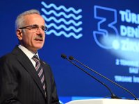 Bakan Uraloğlu, İstanbul'da düzenlenen 3. Türkiye Denizcilik Zirvesi'nde konuştu