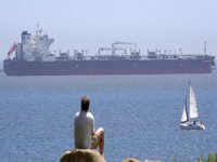 Filipinler'de 1,5 milyon litre petrol taşıyan tanker gemisi alabora oldu