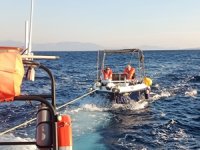 Bodrum açıklarında sürüklenen teknedeki 2 kişi kurtarıldı