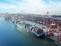Şanghay 5 milyon TEU'dan fazla yük elleçledi