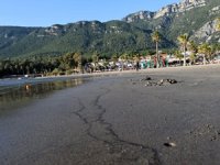 Akyaka'da deniz suyu 12 metre çekildi