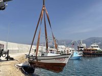 Hatay'da etkili olan fırtına nedeniyle tekneler alabora oldu