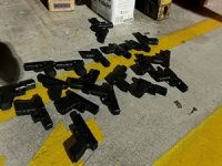 Çeşme Limanı’nda çok sayıda silah yakalandı