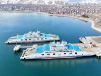 İkiz feribotlar Van Gölü taşımacılığına güç katıyor