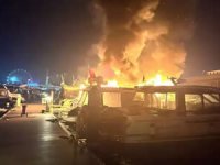 Tuzla marinada korkutan yangın! 4 tekne küle döndü