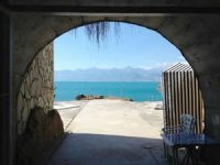 Antalya’da 2 otel denize kolay ulaşom için falezleri delmiş