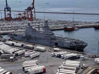 Katar'ın amfibi gemisi Al Fulk İstanbul'a demirledi