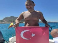 Tuna Tunca, Cebelitarık Boğazı'nı geçen otizmli ilk yüzücü oldu