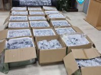 Sakız Adası’nda Türk bayraklı teknede binlerce cep telefonu yakalandı