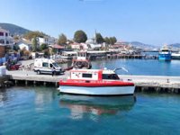 Denizin ortasından kıyıya umut taşıyorlar