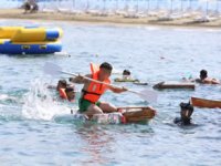 Hatay’da öğrenciler atık malzemelerden yaptıkları teknelerle yarıştı!