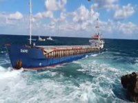 Kefken’de karaya oruran gemiden yakıt tahliyesi