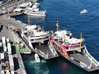 Sirkeci'de arabalı vapur iskeleye çarptı