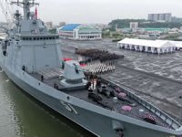 Kim Kuzey Kore'nin yeni savaş gemisin görücüye çıkardı