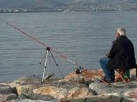 İzmir’de korkunç olay! Oltasına kafatası takıldı