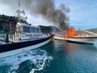 Antalya'da deniz ortasında korkutan yangın