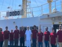 Okyanusun ortasında Atatürk'e saygı duruşu