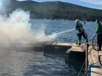 Balıkçı teknesi yanarak küle döndü