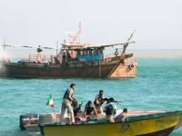 İran kaçak akaryakıt taşıyan 3 tekneye el koydu