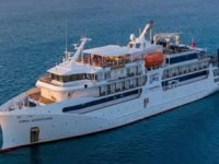 Skandal üstüne skandal!: Kruvaziyer gemisi bu kez de resiflere çarptı!