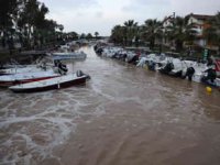 Kuşadası'nda sel felaketi: Tekneler sular altında kaldı