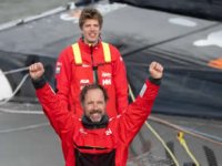 Fransız denizci dünya çevresini 40 günde dolaşarak rekor kırdı