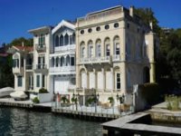 Boğaz'daki tarihi yalı icradan satılık!