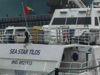 Yalova'da fırtına bakımdaki geminin personelini esir aldı