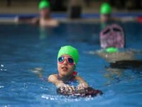 Buca'da engeller kulaçlarla aşılıyor