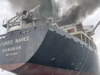 Saldırıya uğrayan gemi İran açıklarında karaya oturdu