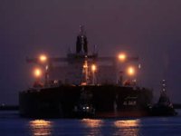 Dubai açıklarında petrol tankeri vuruldu