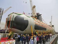 Hindistan yeni nükleer denizaltısı INS Aridhaman'ı suya indirdi