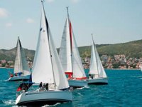 Genç yelkenciler Urla’da rüzgarı arkasına alacak