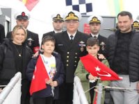 Askeri gemiler çocukların ziyaretine açıldı
