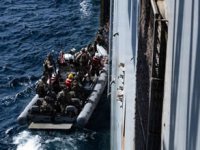 ABD'den İran bağlantısından şüphelenilen gemiye baskın